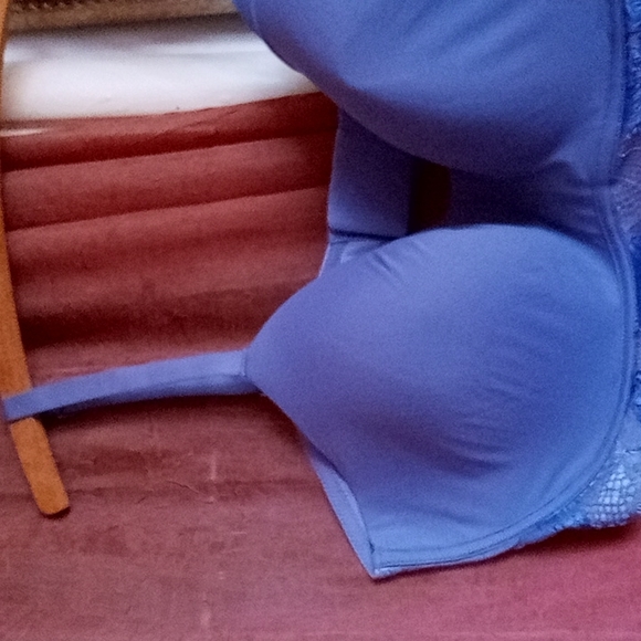 •Wirefree Two-Way Convertible Calvin Klein Bralet - Picture 3 of 13